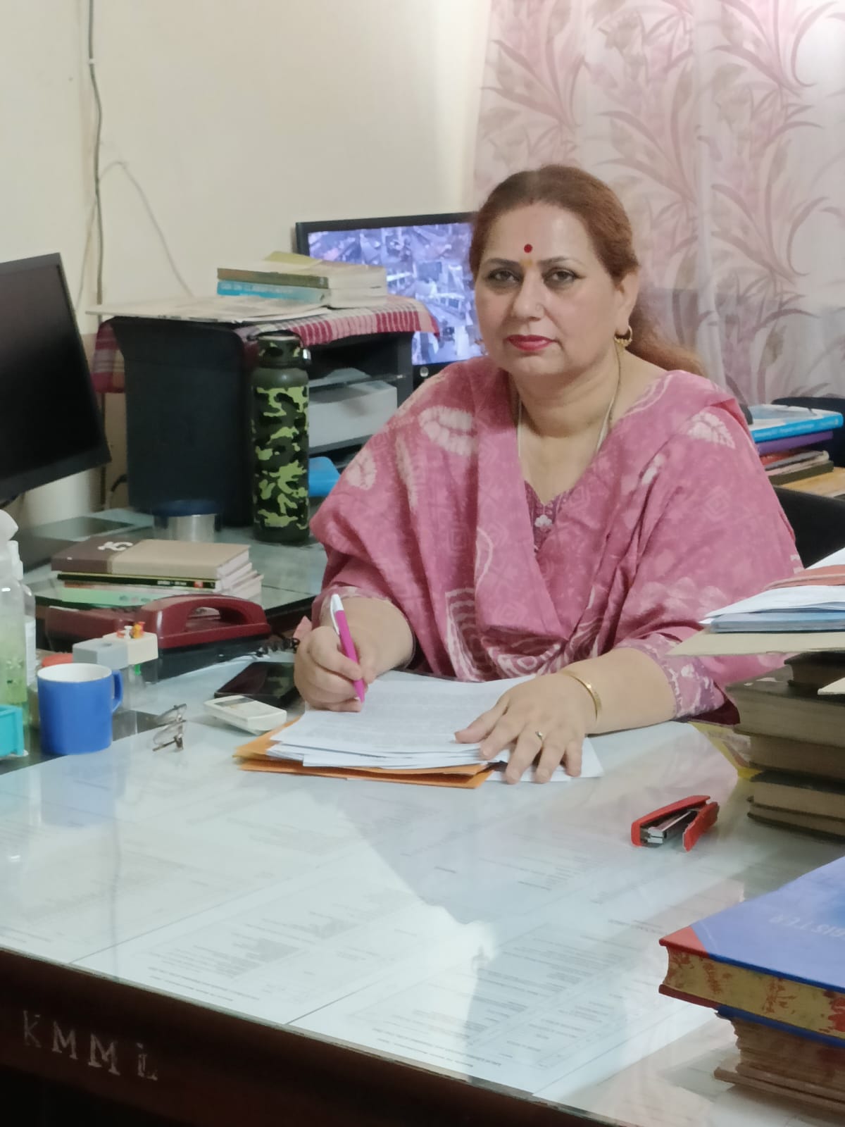 A photo of the librarian